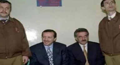 Kritik İsimden Flaş Paylaşım Erdoğan’ın Cezaevi Dönemini Paylaştı Neler Oluyor