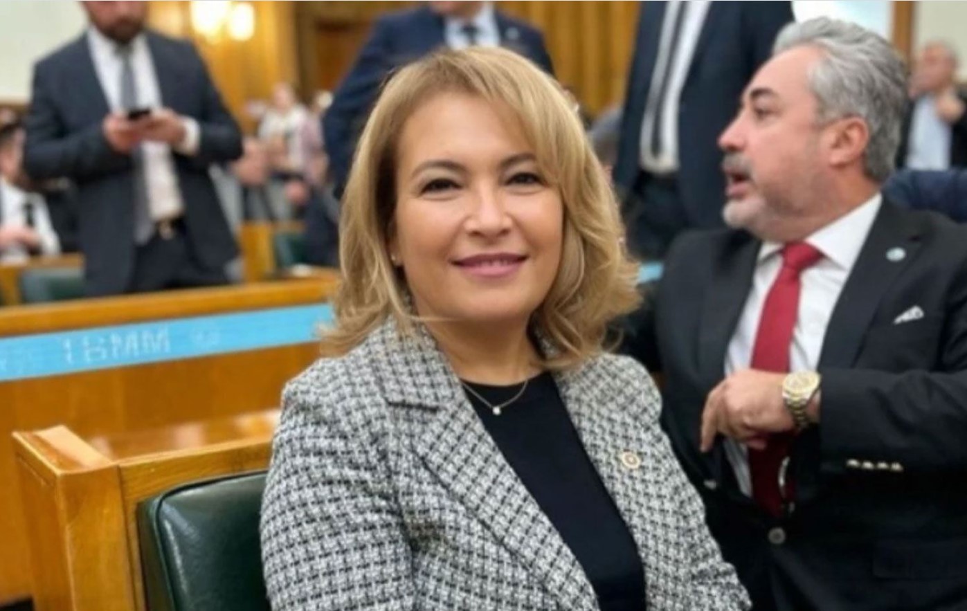 İstanbul Milletvekili Sitem Dolu Sözlerle İstifa Ettiğini Açıkladı Gözler Genel Başkanda