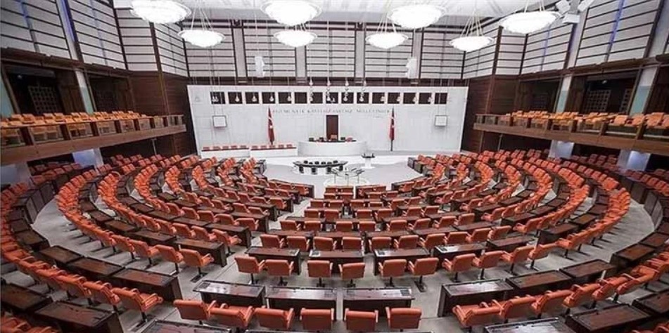 İstanbul Milletvekili Sitem Dolu Sözlerle İstifa Ettiğini Açıkladı Gözler Genel Başkanda