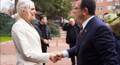 Belediye Başkan Adayı gösterildi! Tarzı ile herkesin dikkatini çekti