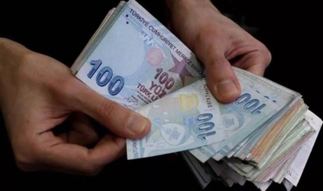 Emekliler 1.969 TL'lik zam farkına kavuştu