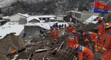 18 hane toprak altında kaldı 47 kişiye ulaşılamıyor