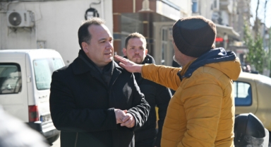 AKHİSAR BELEDİYE BAŞKANI DUTLULU SAHADA HALKI DİNLEMEYE DEVAM EDİYOR