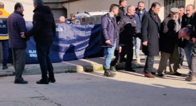 Ara sokakta başından vuruldu