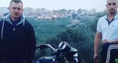 Arkadaşını baltayla öldürdü