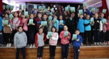 AYDIN BÜYÜKŞEHİR BELEDİYESİ MİNİKLERE BALE EĞİTİMİ VERİYOR