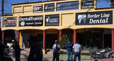 Binlerce ABD'li dişlerini yaptırmak için Meksika sınırını geçiyor