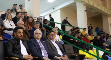 Burhaniye Belediyespor Körfezin İncileri Taraftarıyla Galibiyeti Aldı