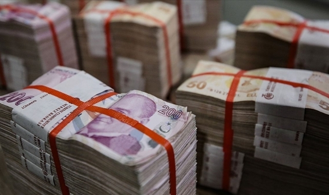 Bütçe aralıkta 842 milyar TL açık verdi