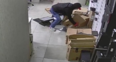 Dakikalar içinde 110 bilgisayar çaldılar