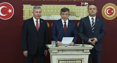 Davutoğlu'ndan Erdoğan'a terör eleştirisi