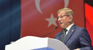 Davutoğlu yeniden genel başkanlığa seçildi