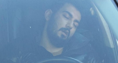 Direksiyon başında uyudu trafiği kilitledi