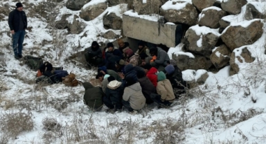 Dondurucu soğukta menfezde yakalandılar