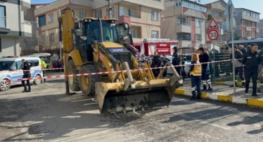 İş makinesi anne ve bebeğe çarptı