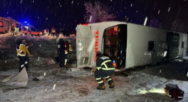 Kastamonu'da yolcu otobüsü tarlaya uçtu