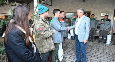 Kemer Belediye Başkanı Necati Topaloğlu belediye personelinin yeni yılını kutladı