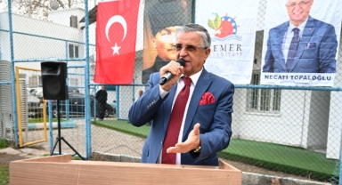 Kemer Belediyesi Futbol Okulu'nda formalar dağıtıldı