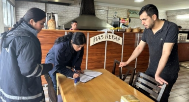 Kemer Belediyesi Zabıta ekiplerinden fiyat listesi denetimi 