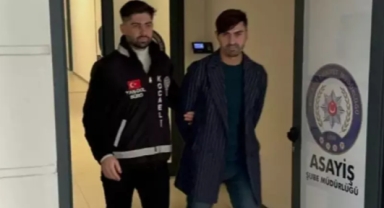 Kendisini polis olarak tanıttı