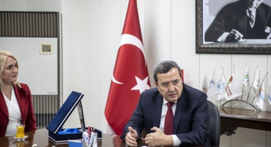 Konak Belediye Başkanı Abdül Batur’dan AKUT’a teşekkür plaketi