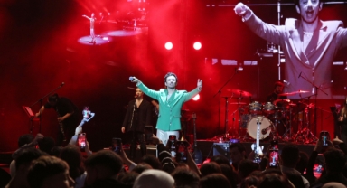 KÜÇÜKÇEKMECE’DE 3. GENÇLİK FESTİVALİ’NDE GENÇLER MÜZİĞE DOYDU