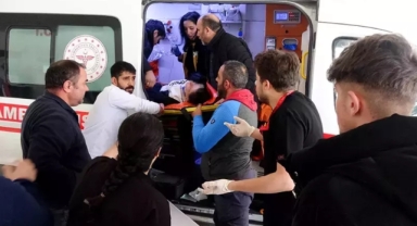 Liselilerin omuz atma kavgası