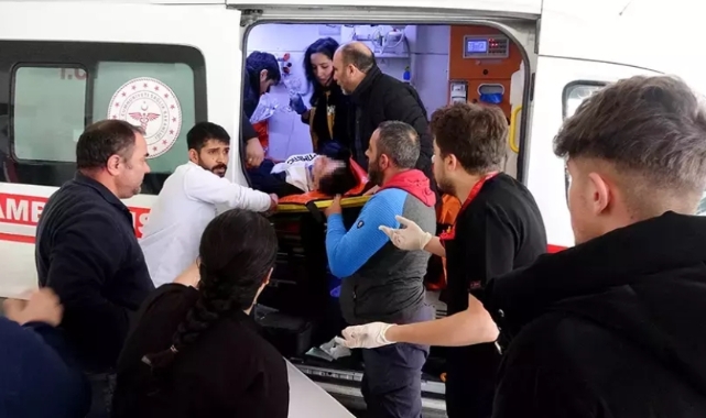 Liselilerin omuz atma kavgası