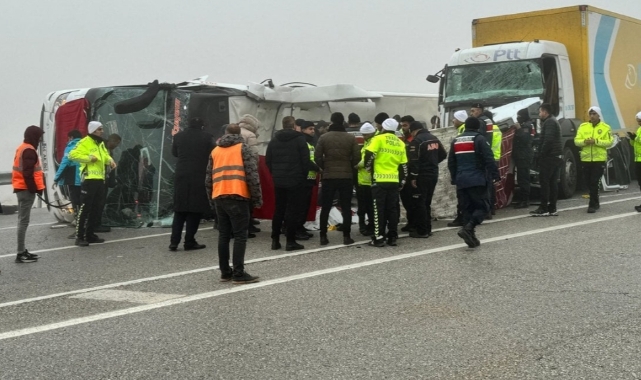 Malatya'da yolcu otobüsü devrildi