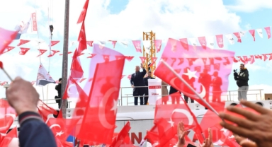 MANSUR YAVAŞ KAHRAMANKAZAN’DA