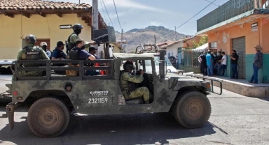 Meksika'da kartel üyeleri ve polis çatıştı