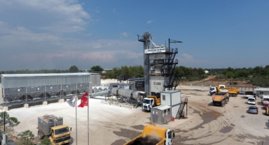 Muratpaşa, 8 yıldır asfaltını üretiyor