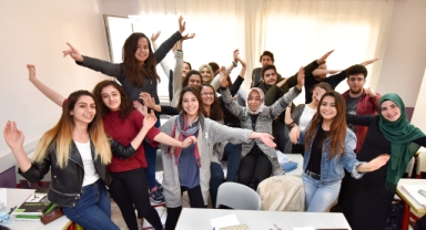 Muratpaşa tatilde de öğrencilerin elini bırakmayacak