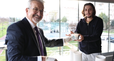 Nilüfer Belediye Başkanı Erdem’den öğrencilere çorba ikramı