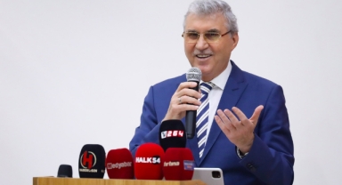 Sakarya Büyükşehir Belediye Başkanı Ekrem Yüce meclisten seslendi “Bıkmadan, yorulmadan, ilk günkü aşkla buradayız”