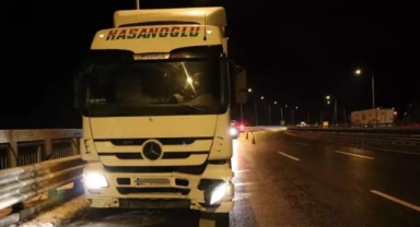 TIR sürücüsü direksiyon başında kalp krizi geçirdi