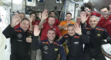 Türk astronot Alper Gezeravcı uzaydan yanıtladı