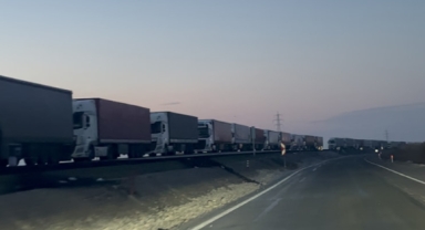 Türkiye sınırında 13 kilometrelik kuyruk oluştu