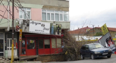 Ümraniye'de bitişik haldeki iki bina çöktü