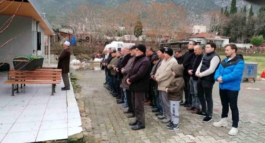 Yaşlı kadın boğazı kesilerek öldürüldü