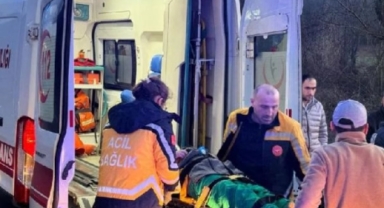 Zonguldak'ta otomobil şarampole devrildi