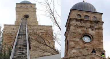39 yıl önce çalınan saatin ikizi kuleye takıldı