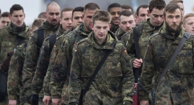 Almanya Türkleri askere almaya hazırlanıyor