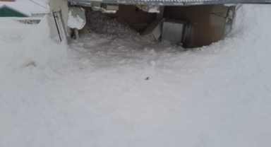 Anne ve 2 çocuk son anda kurtuldu