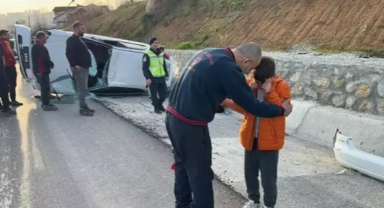 Araç takla attı burunları bile kanamadı