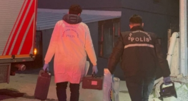 Asansörde sıkışarak hayatını kaybetti