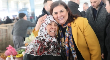 BAŞKAN ÇERÇİOĞLU AYDIN SÖKE İLÇESİNDE BAĞARASI SALI PAZARI’NDA VATANDAŞLARLA BULUŞTU