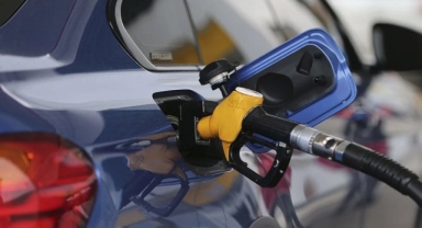 Benzinin litre fiyatı 42 lirayı aştı