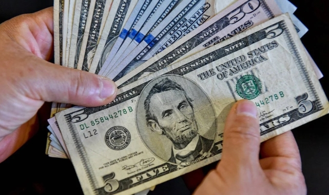 Dolar kritik seviyeyi aşarak rekor kırdı