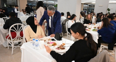 Kemer Belediye Başkanı Necati Topaloğlu’ndan öğrencilere motivasyon yemeği